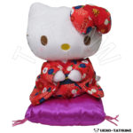 ハローキティ ぬいぐるみサイズS 梅着物 座り - キャラクターショップ